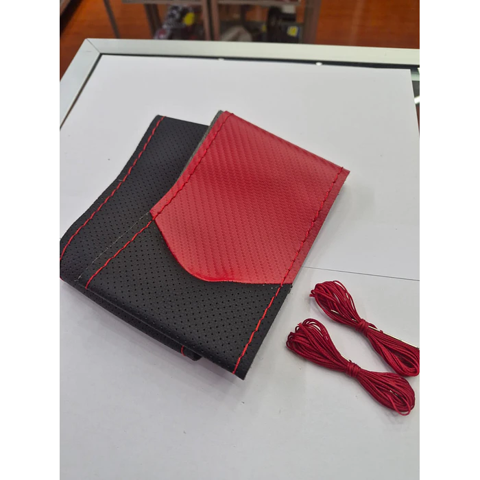Funda Protectora para Volante diseño carbono rojo con negro hilo rojo 2