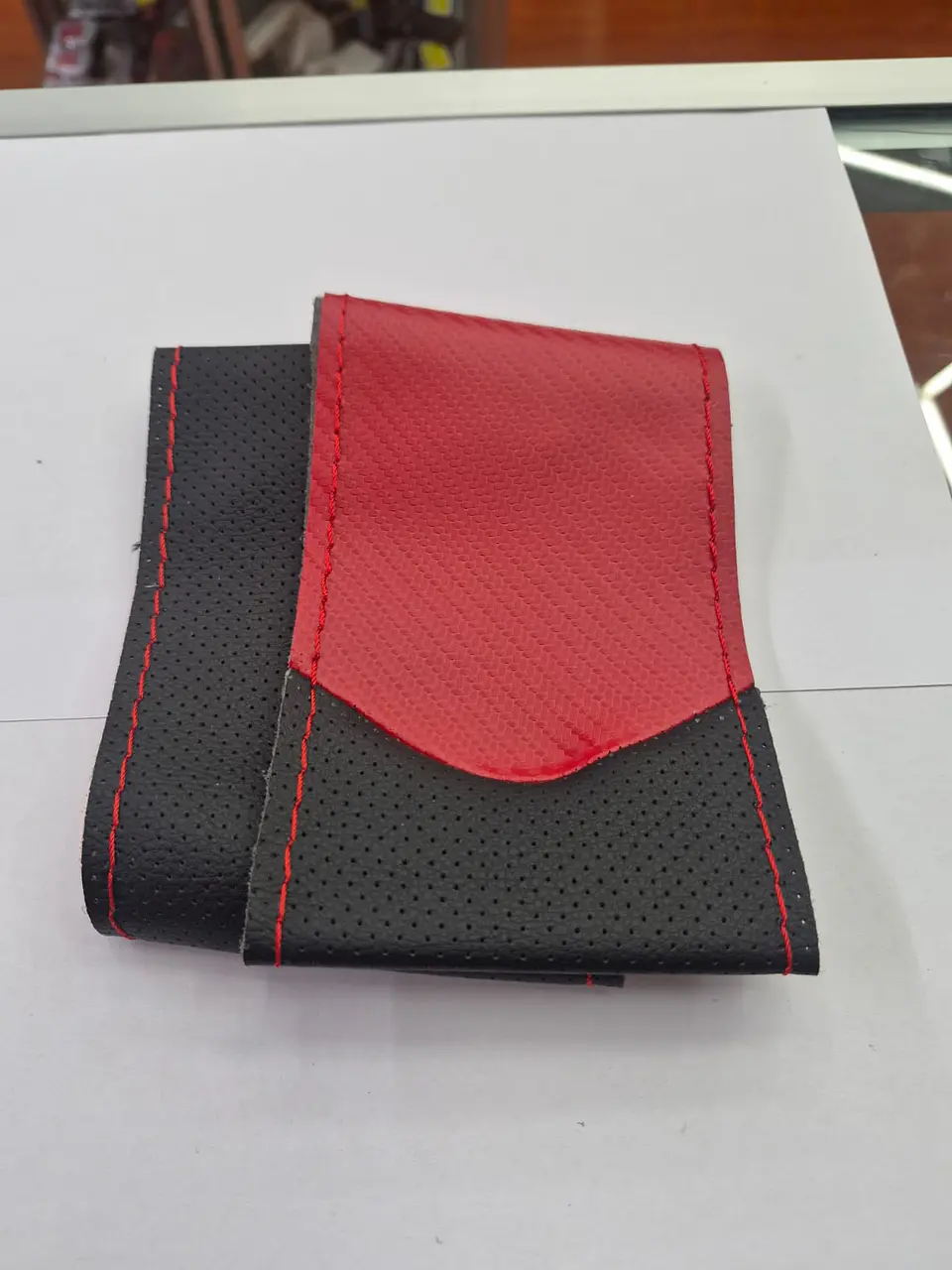 Forro volante hilo carbono rojo cuero mate 3