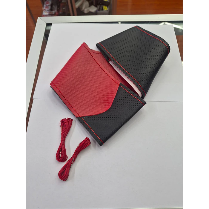 Funda Protectora para Volante diseño carbono rojo con negro hilo rojo 6