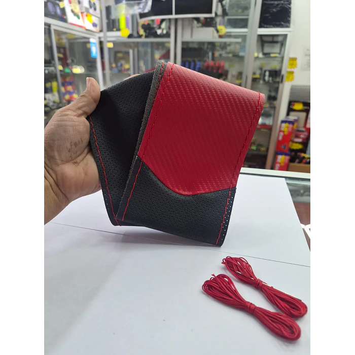 Funda Protectora para Volante diseño carbono rojo con negro hilo rojo 8