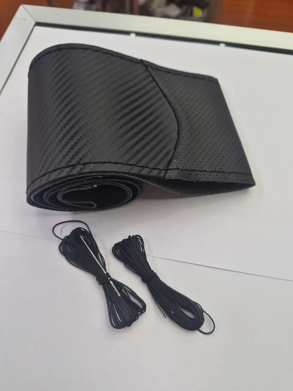 Forro volante hilo carbono negro cuero mate 1