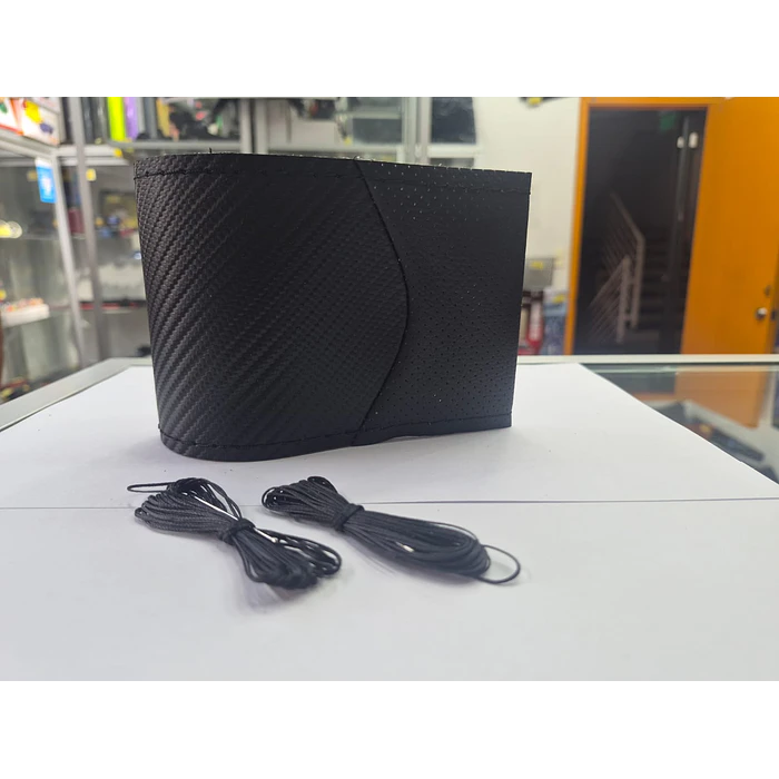 Funda Protectora para Volante diseño carbono ecocuero hilo negro 2