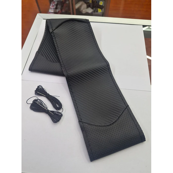 Funda Protectora para Volante diseño carbono ecocuero hilo negro 4
