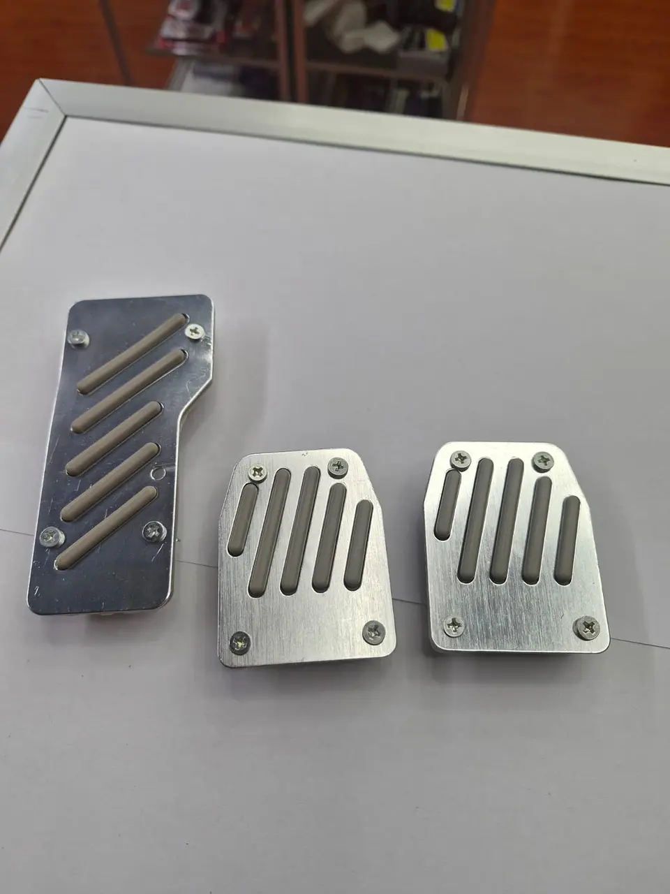 Set Cubre Pedales Deportivo 3 Piezas - Aluminio y Goma - Universal 1