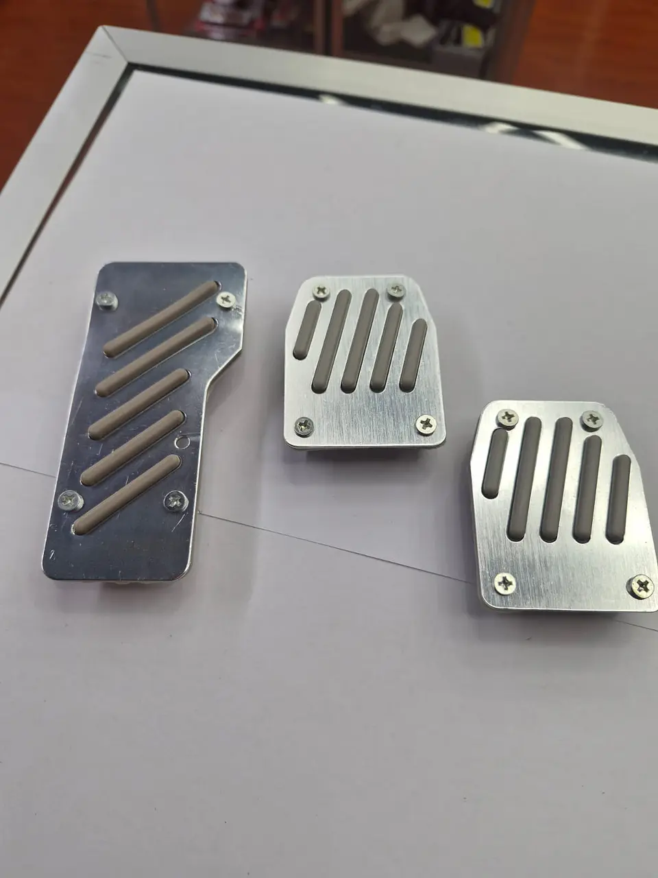 Set Cubre Pedales Deportivo 3 Piezas - Aluminio y Goma - Universal 2