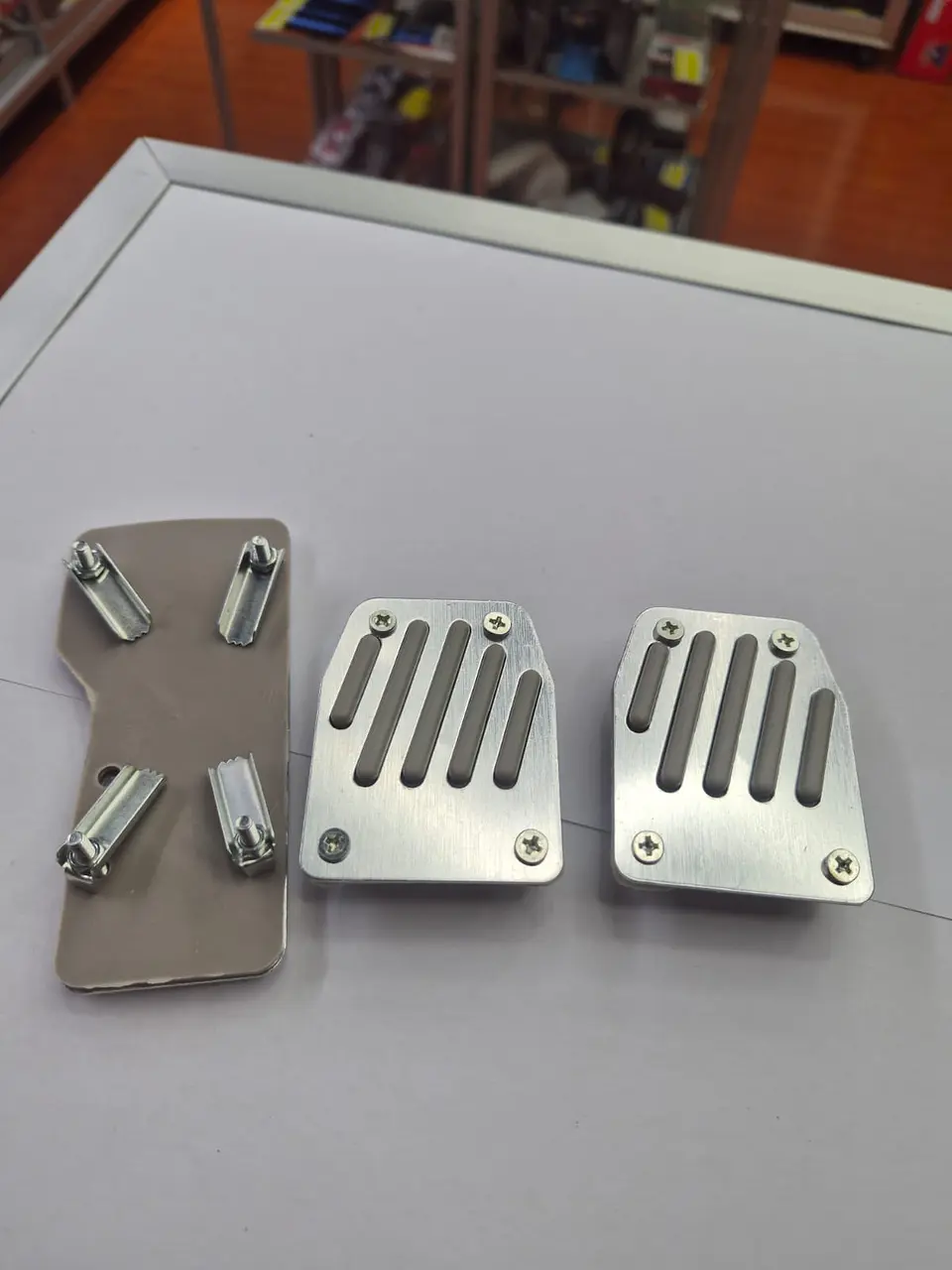 Set Cubre Pedales Deportivo 3 Piezas - Aluminio y Goma - Universal 6