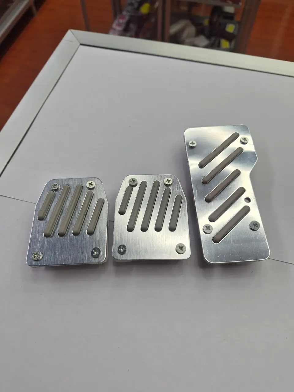 Set Cubre Pedales Deportivo 3 Piezas - Aluminio y Goma - Universal 7