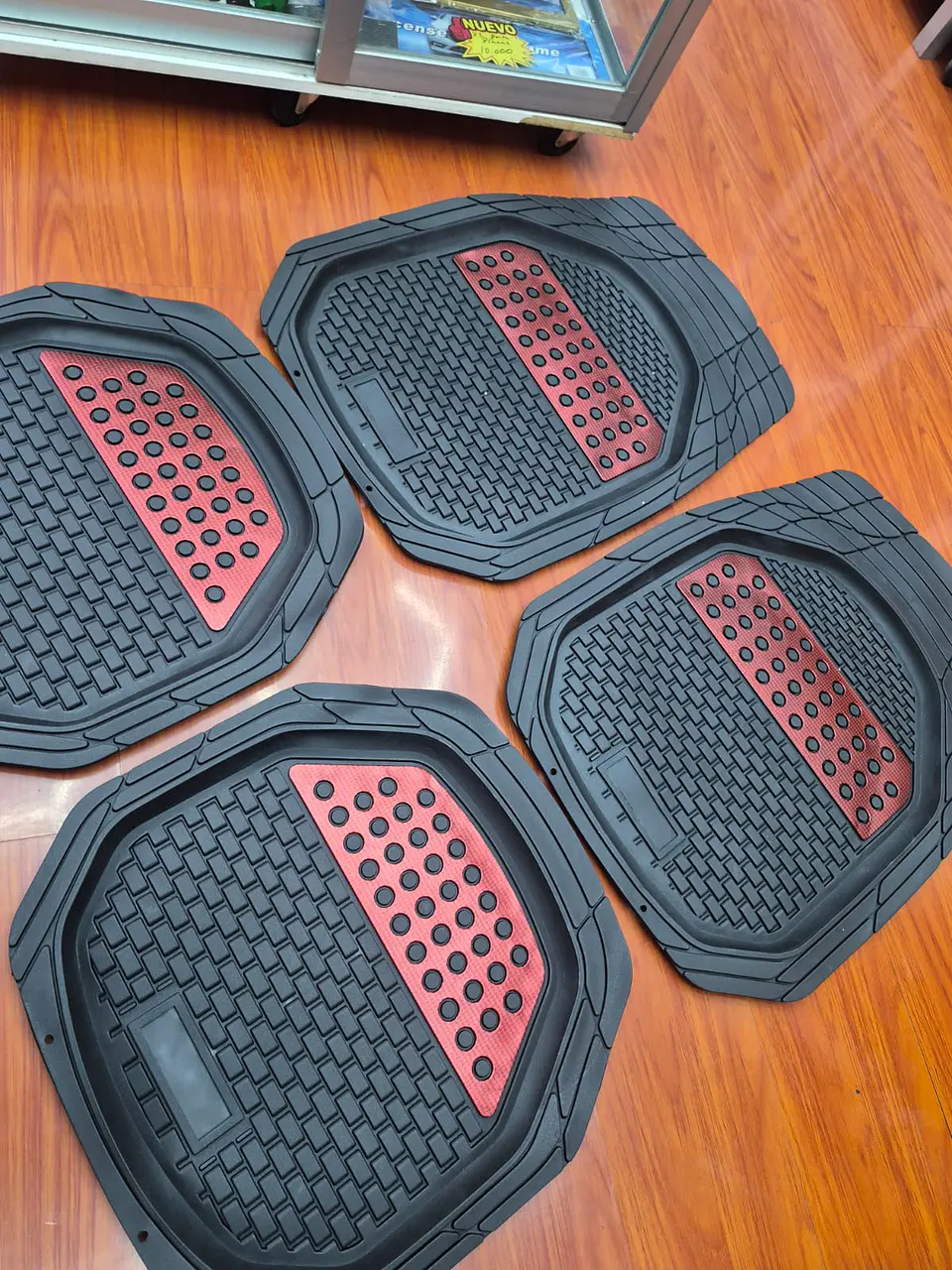 Set de alfombras pisos tapetes tipo bandeja negro con rojo 2