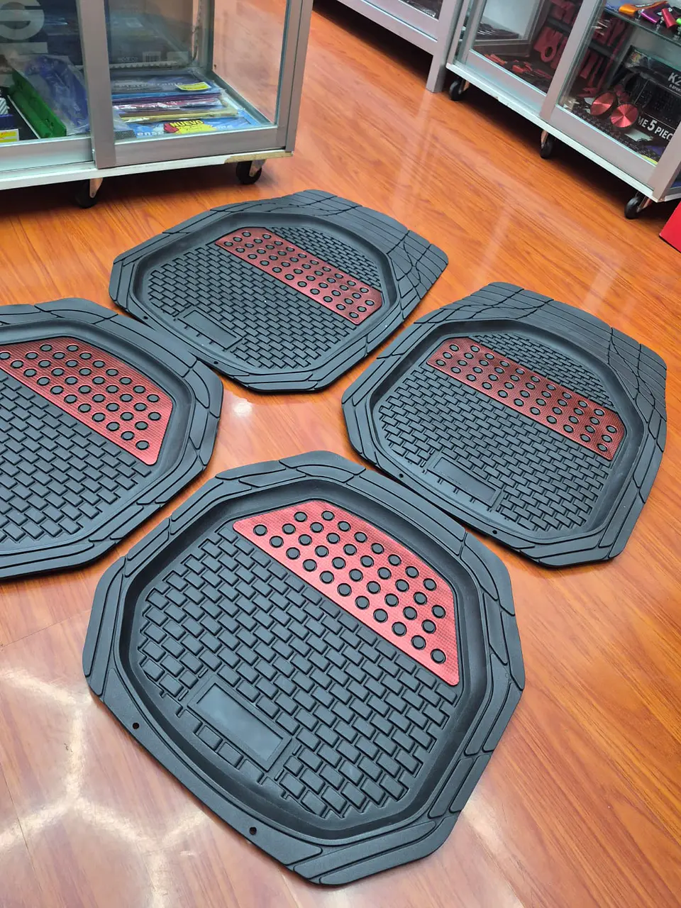 Set de alfombras pisos tapetes tipo bandeja negro con rojo 6