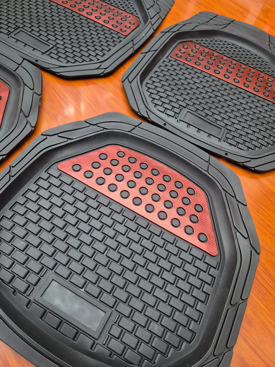 Set de alfombras pisos tapetes tipo bandeja negro con rojo 8