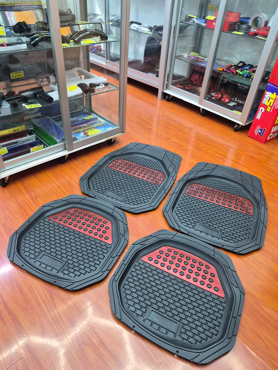 Set de alfombras pisos tapetes tipo bandeja negro con rojo 9