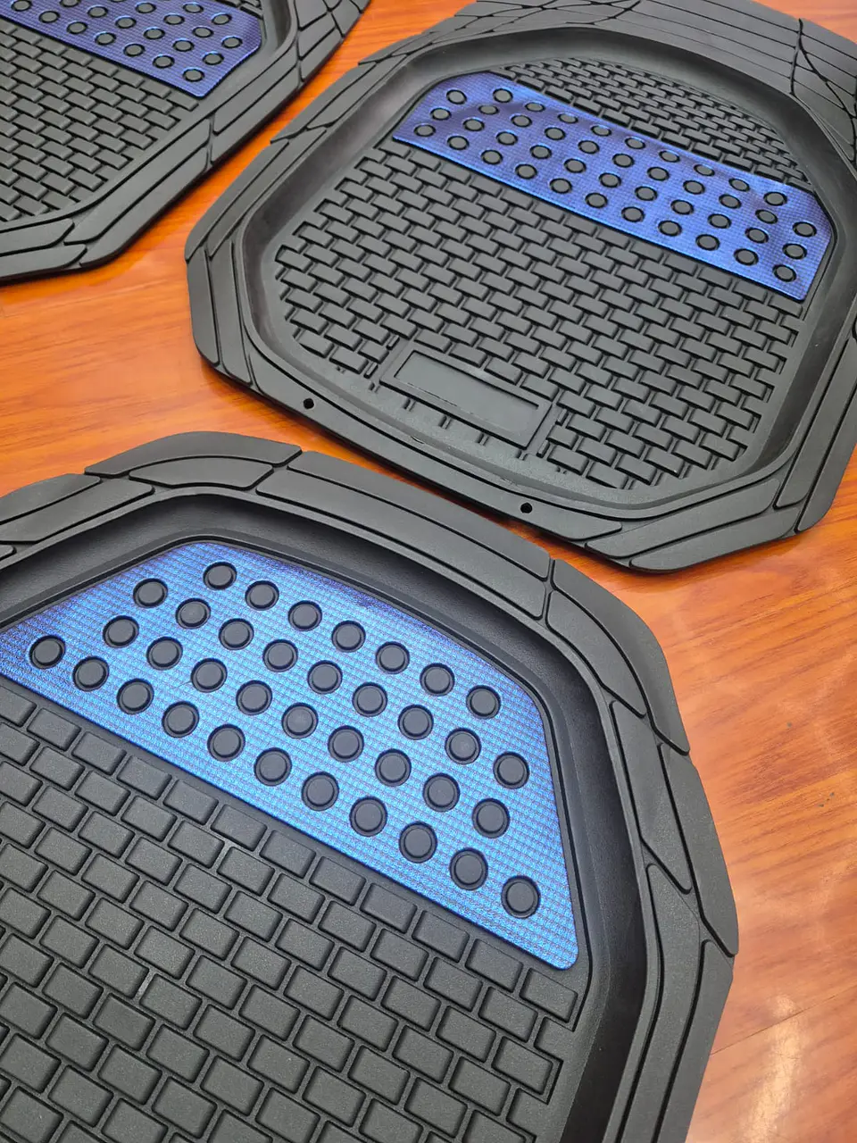 Set de alfombras pisos tapetes tipo bandeja negro con azul 9