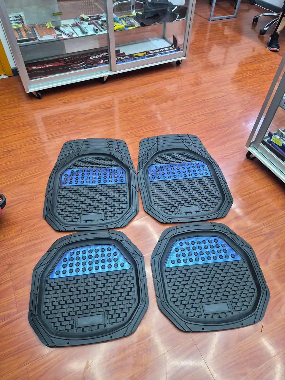 Set de alfombras pisos tapetes tipo bandeja negro con azul 11
