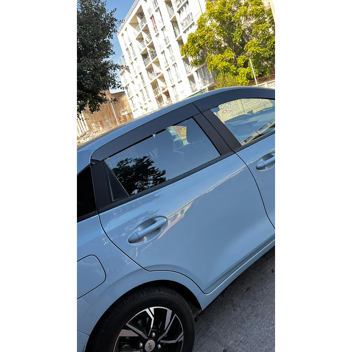 Bota Aguas de Acrílico 2mm plano Negro Brillante a Medida para chevrolet sail del 2023 al 2026 6