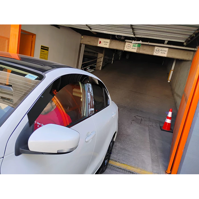 Bota Aguas de Acrílico 2mm plano Negro Brillante a Medida para Suzuki dzire del 2017 al 2023 1