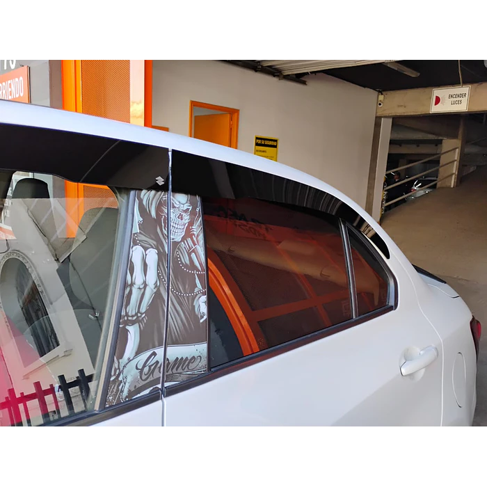 Bota Aguas de Acrílico 2mm plano Negro Brillante a Medida para Suzuki dzire del 2017 al 2023 2