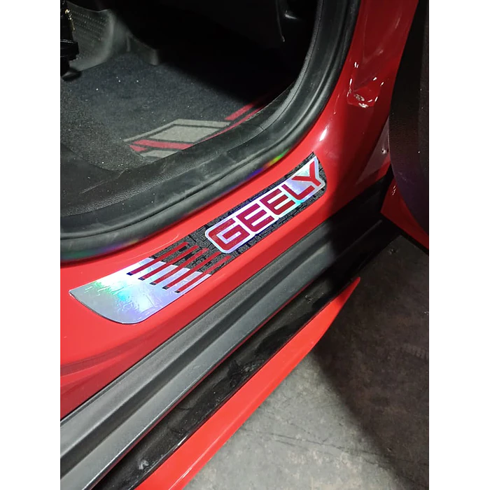 Cubre Zócalos / Pisadera Multifunción en Acrílico Protector para Autos Universal Geely 1