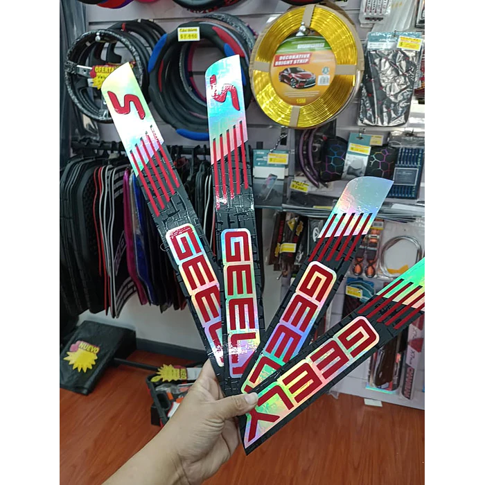 Cubre Zócalos / Pisadera Multifunción en Acrílico Protector para Autos Universal Geely 4