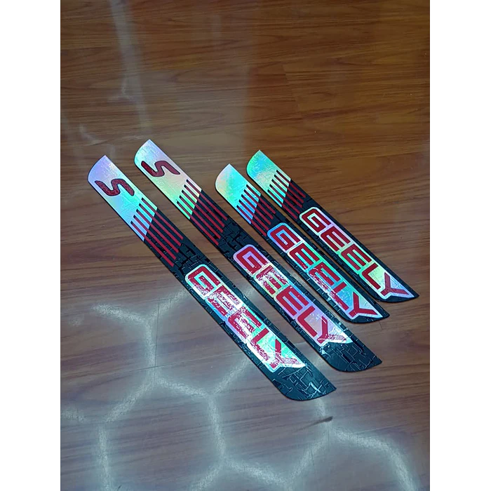 Cubre Zócalos / Pisadera Multifunción en Acrílico Protector para Autos Universal Geely 5