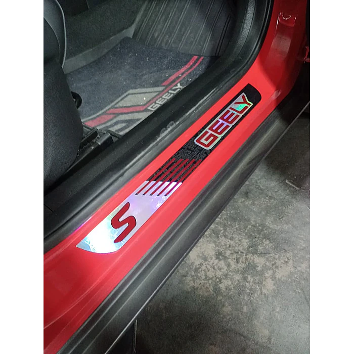 Cubre Zócalos / Pisadera Multifunción en Acrílico Protector para Autos Universal Geely 8