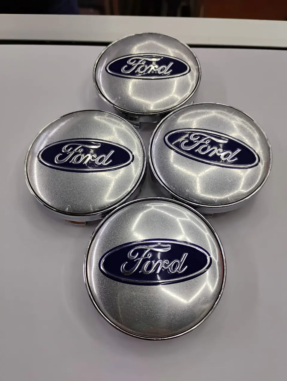 Set x4 Tapas para Centro de Llantas Ford gris centro azul 6