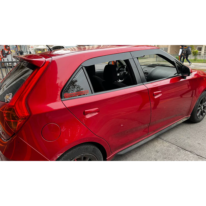 Bota Aguas de Acrílico 2mm plano Negro Brillante Mg3 hatchback 2019 al 2024 3