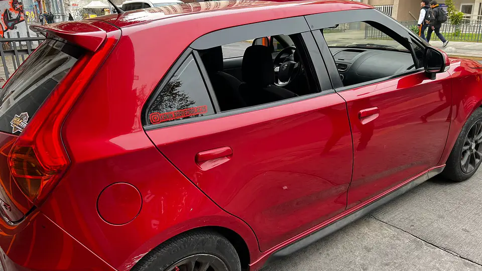 Bota Aguas Acrílico 2mm Negro Brillante - Mg3 Hatchback 2019-24 3