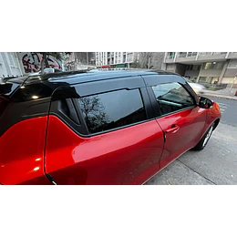 Bota Aguas de Acrílico 2mm plano Negro Brillante  para auto Suzuki Swift 2024 al 2025