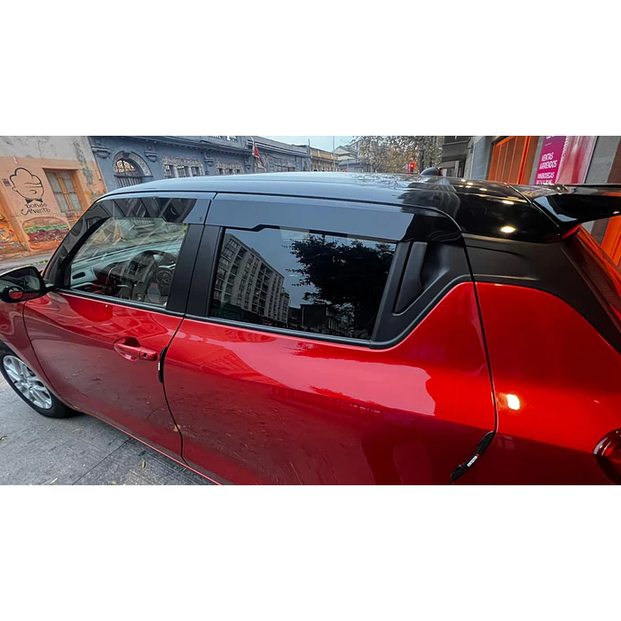 Bota Aguas de Acrílico 2mm plano Negro Brillante  para auto Suzuki Swift 2024 al 2025 2