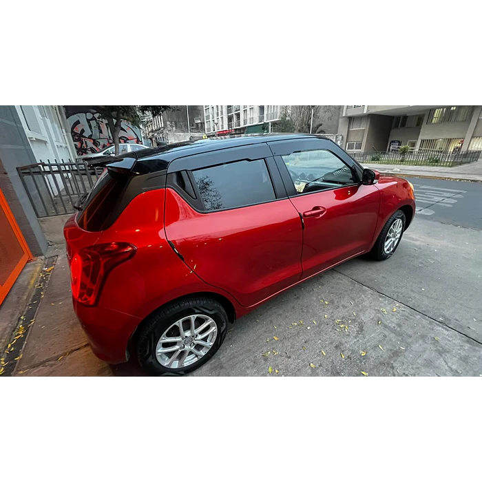 Bota Aguas de Acrílico 2mm plano Negro Brillante  para auto Suzuki Swift 2024 al 2025 4