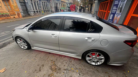 Bota Aguas Acrílico 2mm Negro Brillante - Kia Rio 4 2018-22
