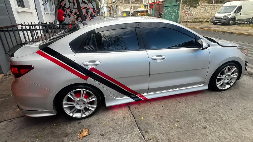 Bota Aguas Acrílico 2mm Negro Brillante - Kia Rio 4 2018-22 4