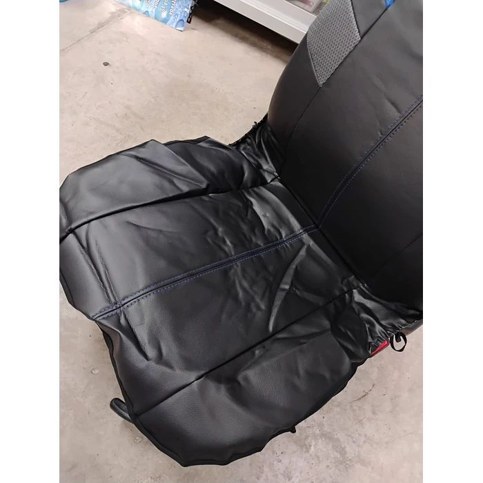 *fundas cubre asientos* en ecocuero negro con detalle en tela azul y gris costura azul  8