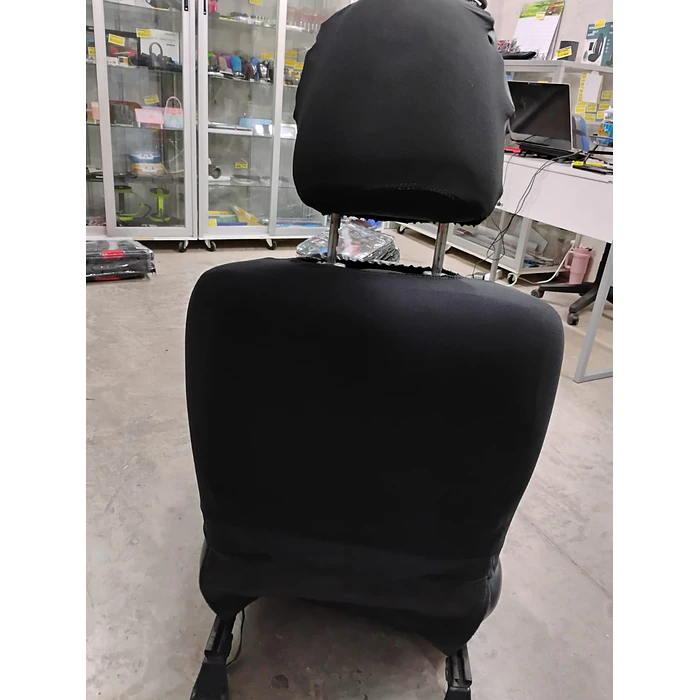 *fundas cubre asientos* en ecocuero negro con detalle en tela rojo y gris costura roja 6