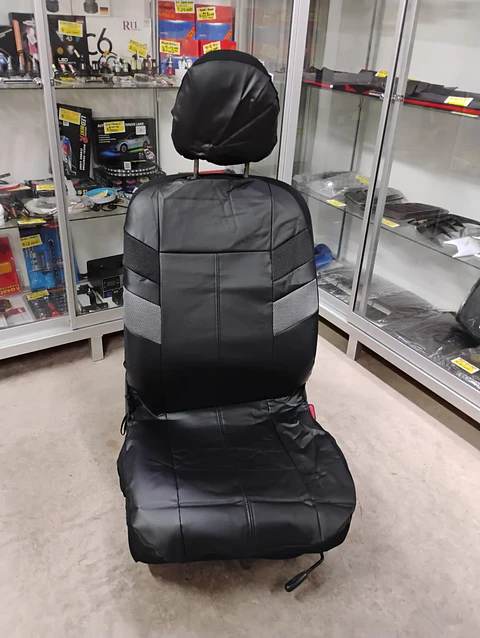 Fundas cubre asientos en ecocuero negro con detalle en tela negro