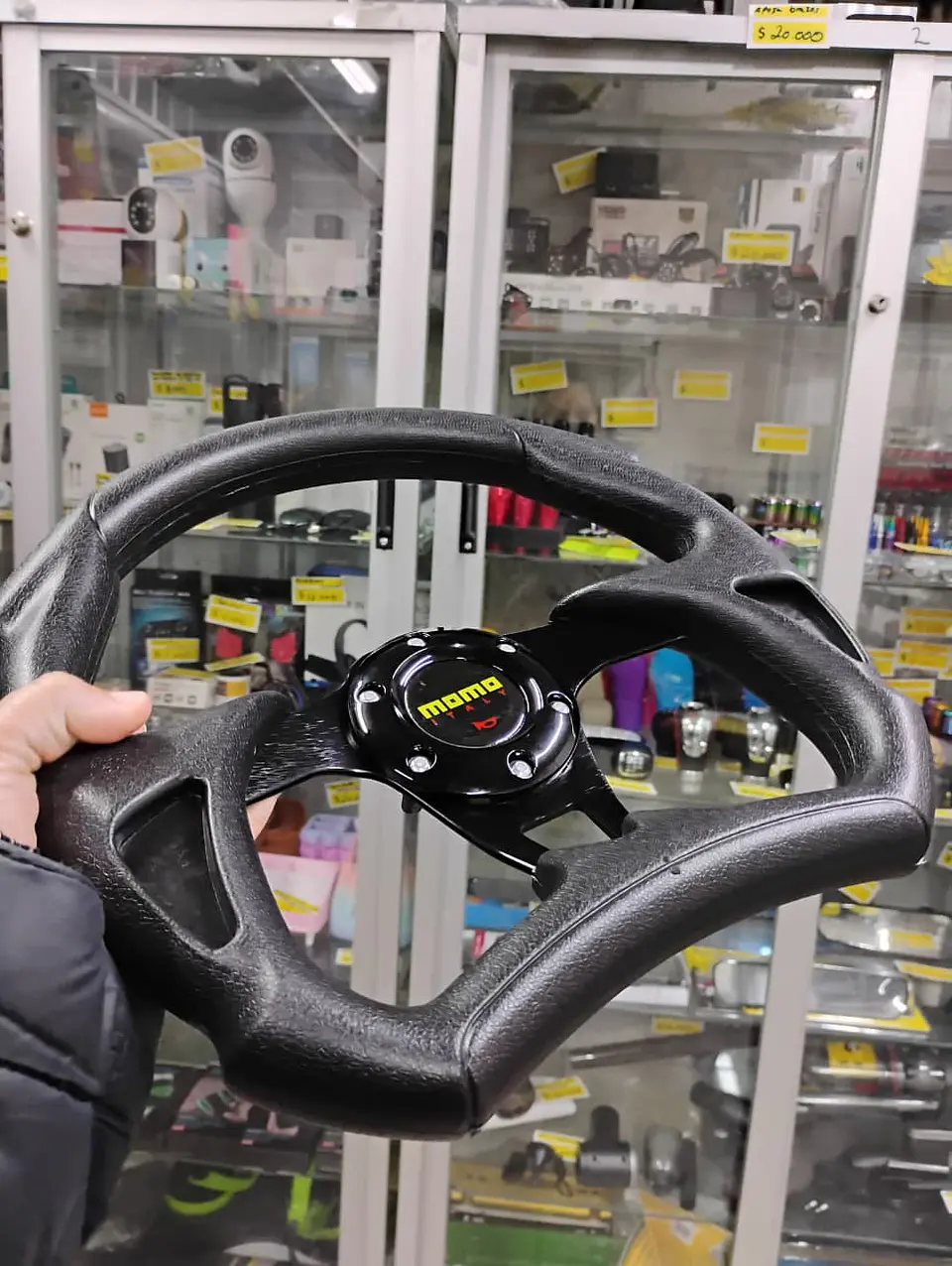 Volante de auto tipo D universal Tunning deportivo momo con botón de bocina centro negro 3