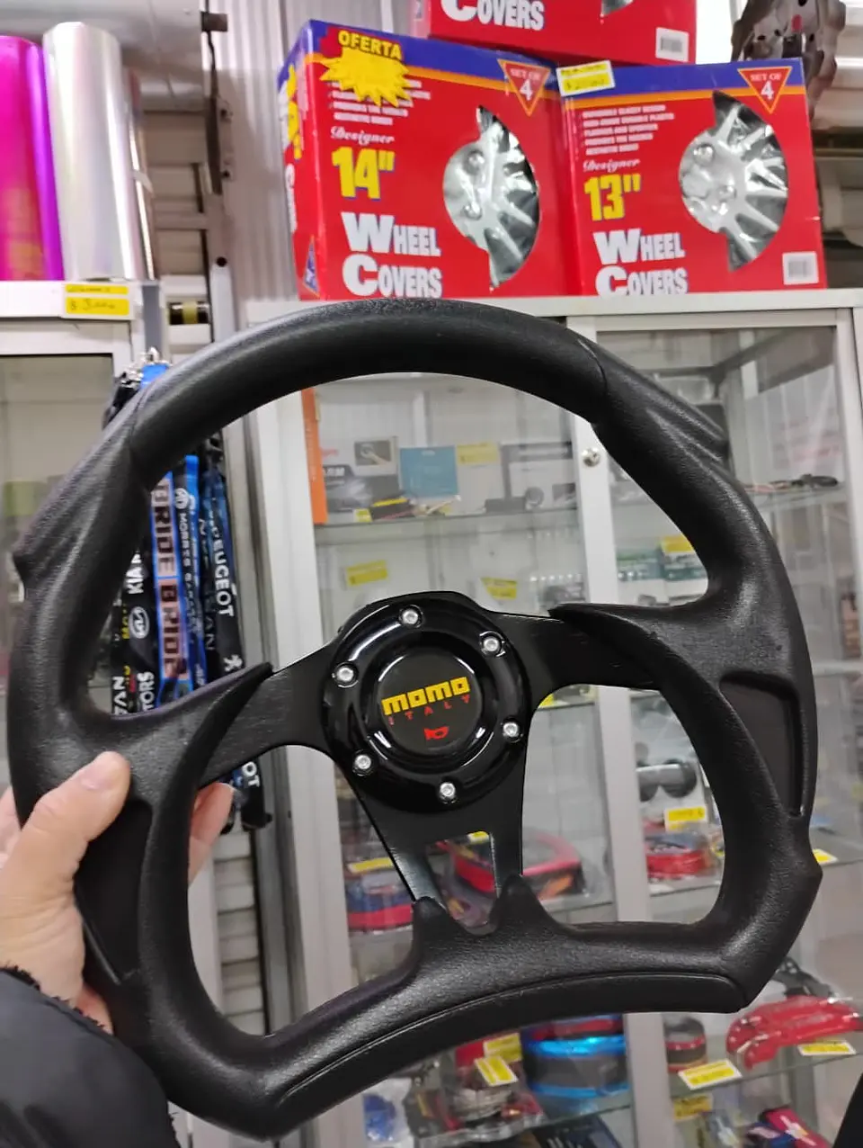 Volante de auto tipo D universal Tunning deportivo momo con botón de bocina centro negro 6