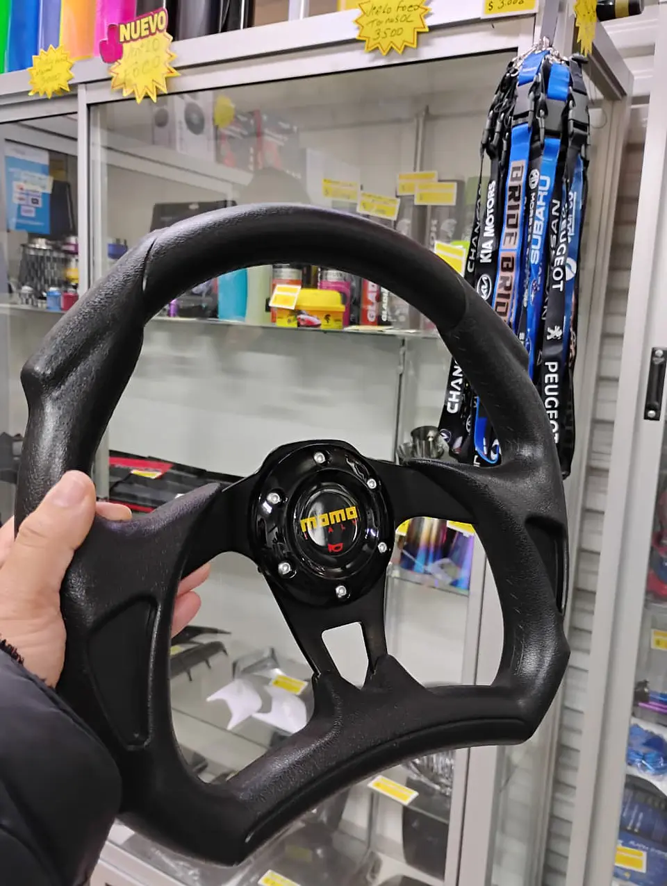 Volante de auto tipo D universal Tunning deportivo momo con botón de bocina centro negro 7