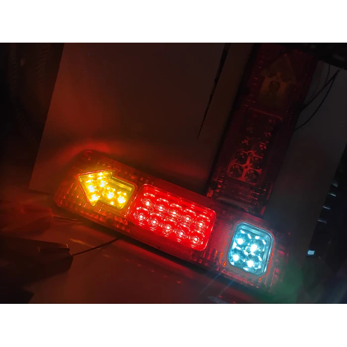 Par de focos led traseros 24V para Camiones CARRO DE ARRASTRE  4