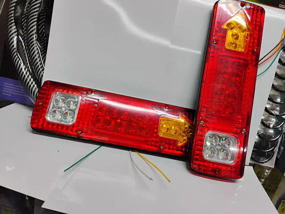 Par de focos led traseros 24V para Camiones CARRO DE ARRASTRE  6