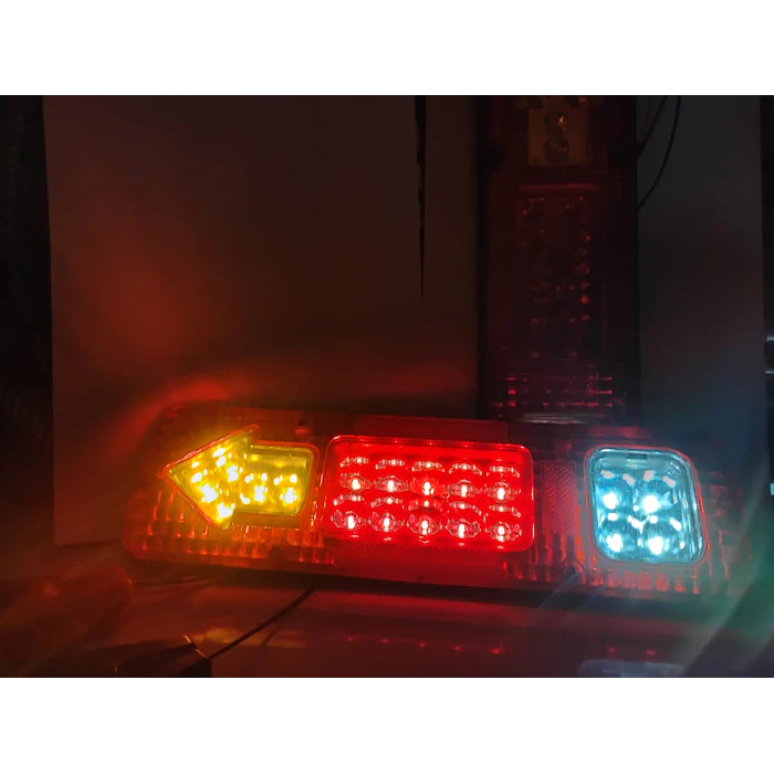 Par de focos led traseros 24V para Camiones CARRO DE ARRASTRE  7
