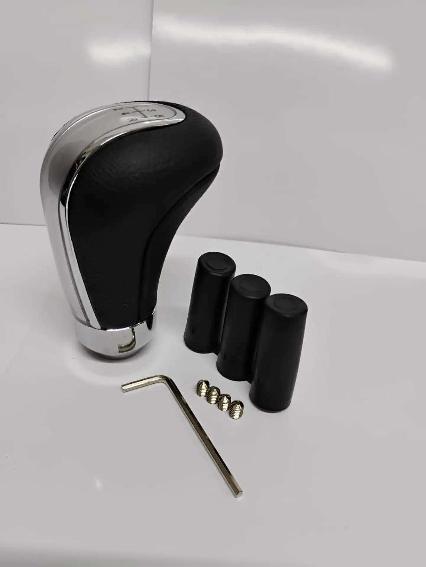 Pomo perilla palanca cambios eco cuero Negro con centro plata 5 veloc 2