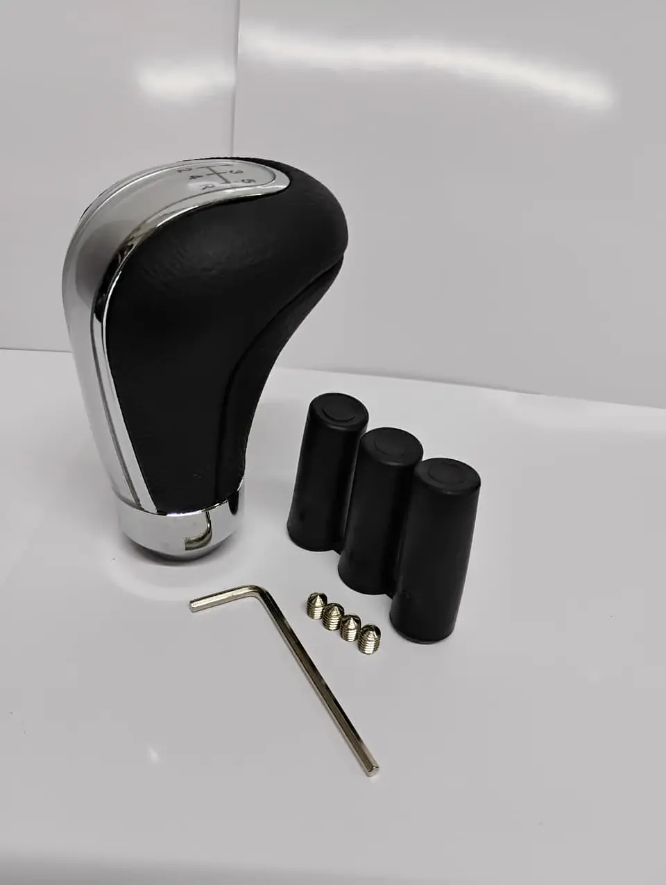 Pomo perilla palanca cambios eco cuero Negro con centro plata 5 veloc 2