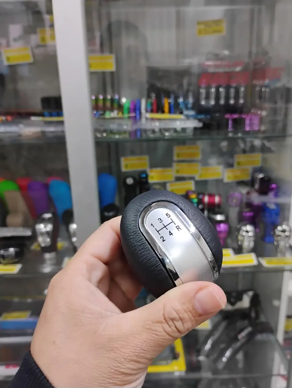 Pomo perilla palanca cambios eco cuero Negro con centro plata 5 veloc 5