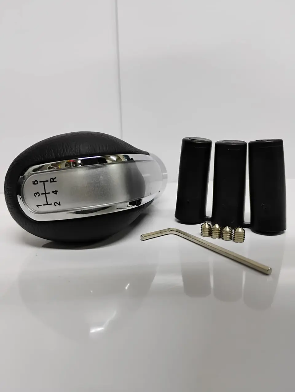 Pomo perilla palanca cambios eco cuero Negro con centro plata 5 veloc 6