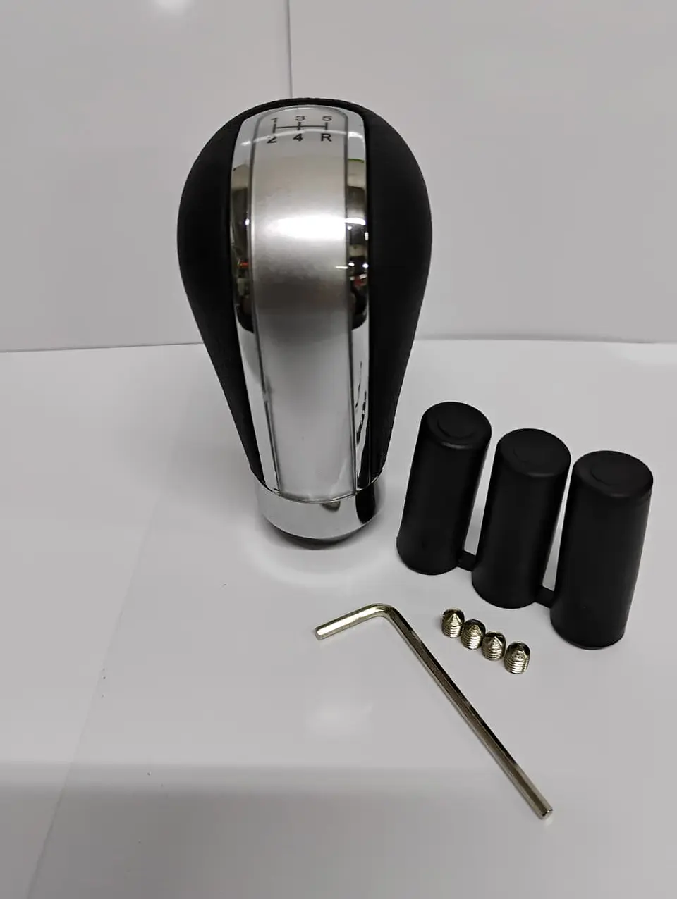 Pomo perilla palanca cambios eco cuero Negro con centro plata 5 veloc 1