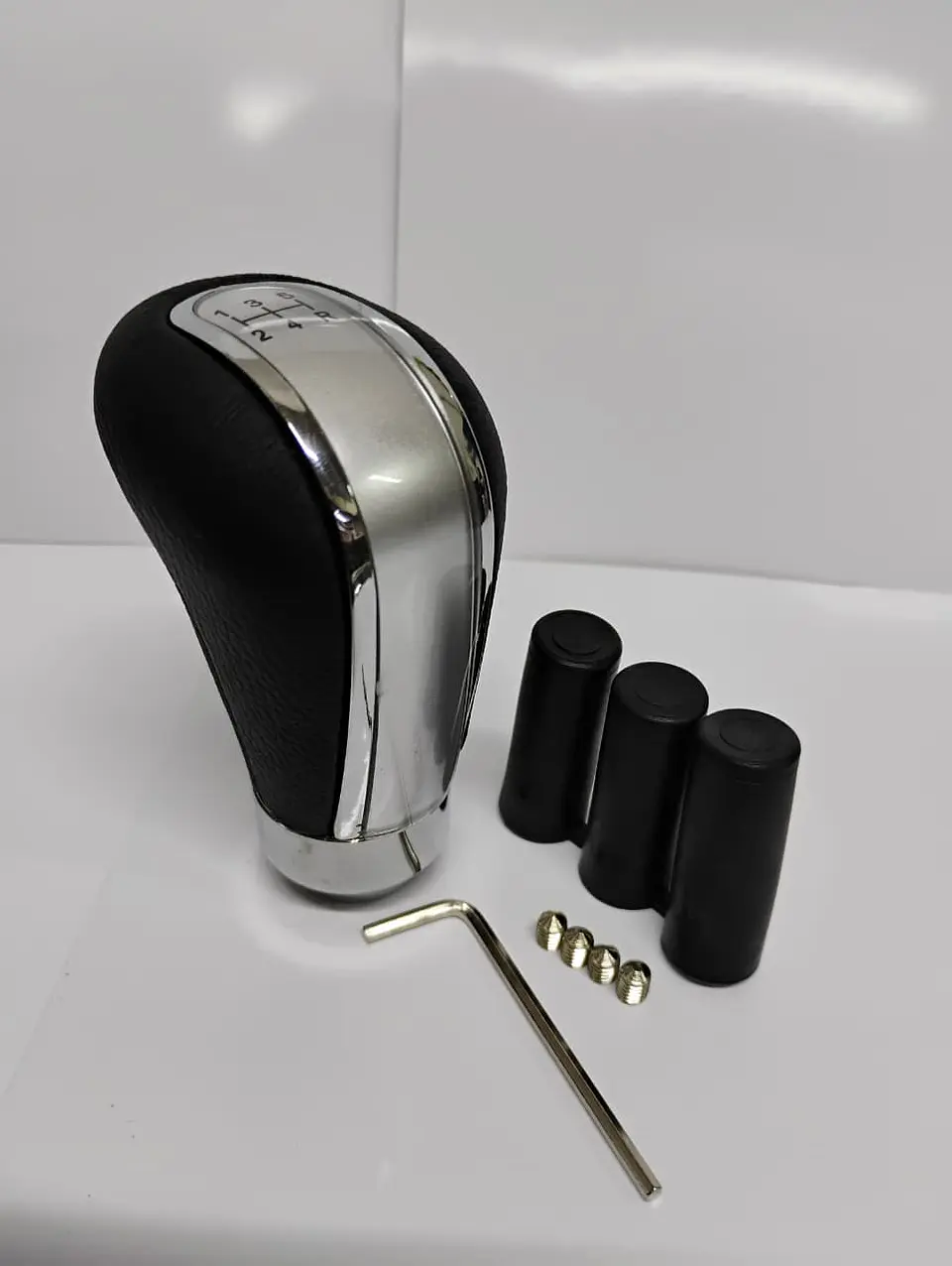 Pomo perilla palanca cambios eco cuero Negro con centro plata 5 veloc 7