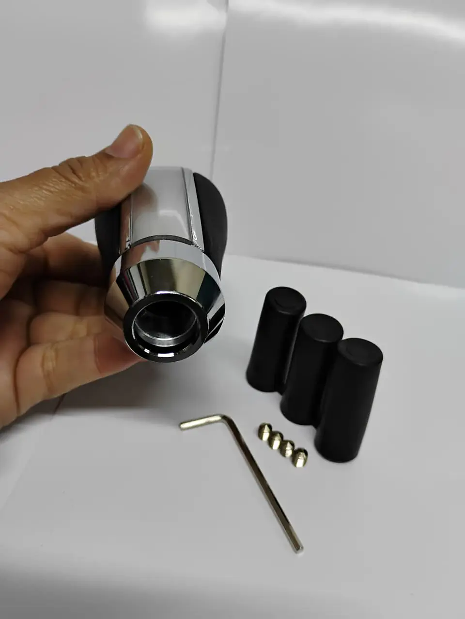 Pomo perilla palanca cambios eco cuero Negro con centro plata 5 veloc 8