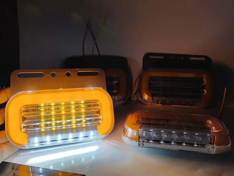 Pack 4 Focos LED Posición Trocha Señalización 12-24 V 3 Funciones. 7