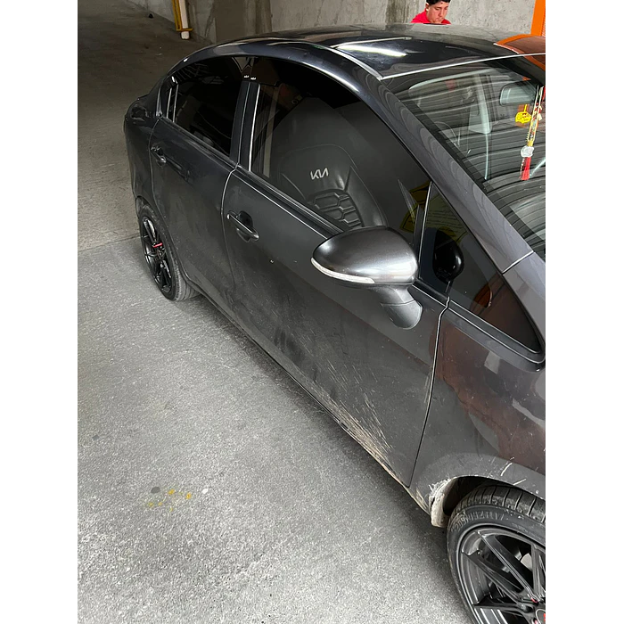Bota Aguas Acrílico 2mm Negro Brillante - Kia Rio 4 2011-17 2